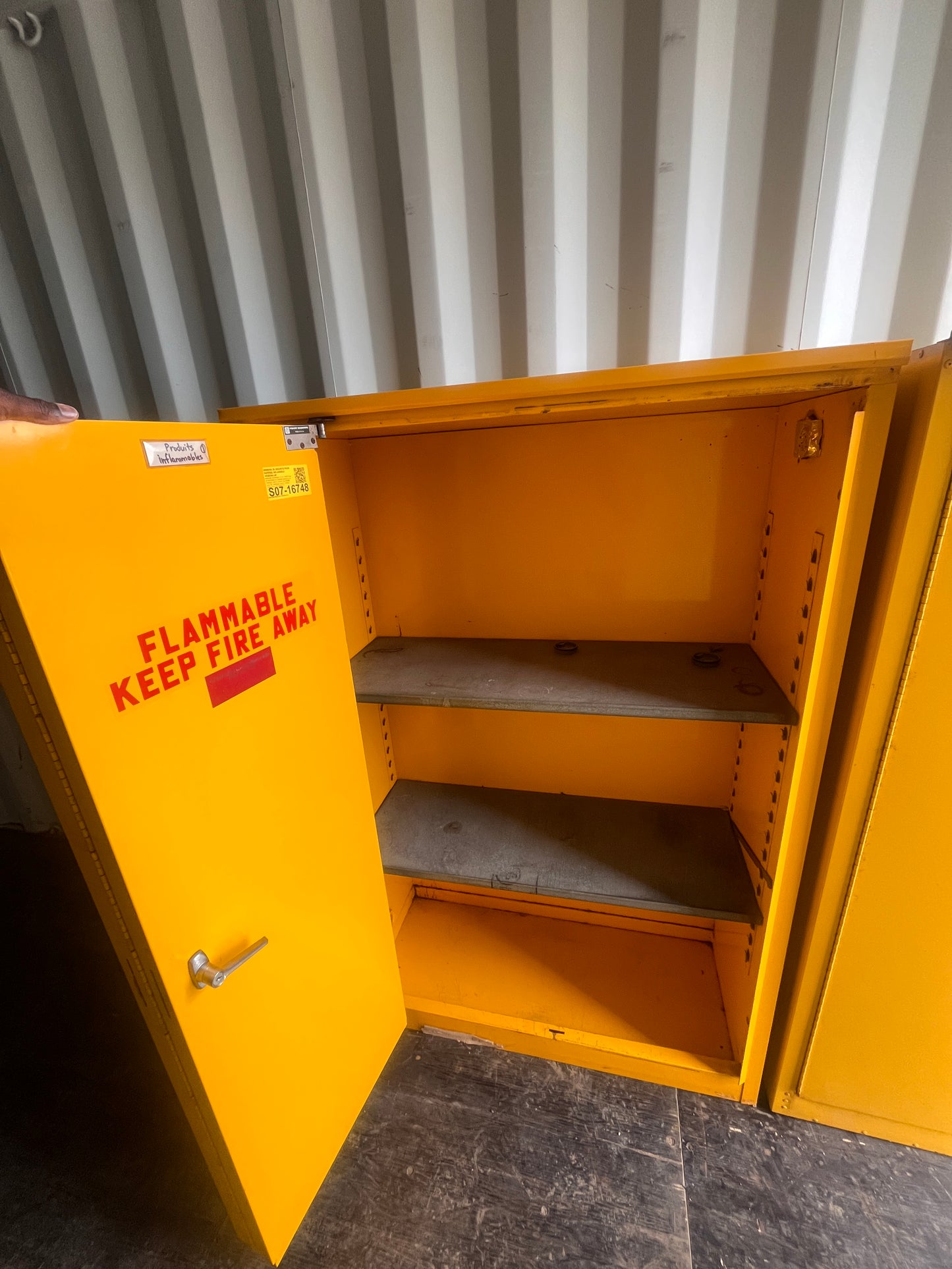 ARMOIRE SÉCURITAIRE POUR MATÉRIEL INFLAMABLE