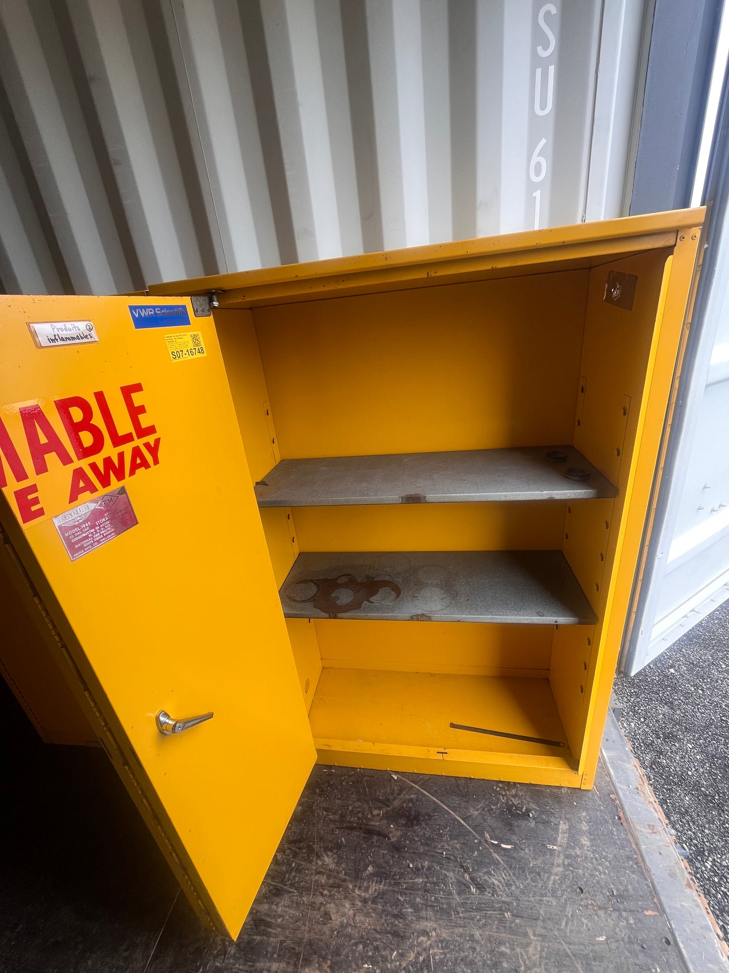 ARMOIRE SÉCURITAIRE POUR MATÉRIEL INFLAMABLE